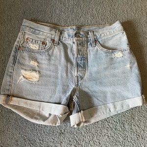 light wash levi’s shorts size 27 (high rise)